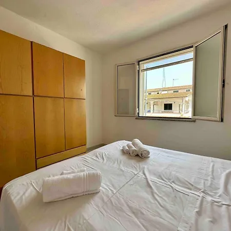Corallo Spacious Place To Steps From The Sea La Caletta