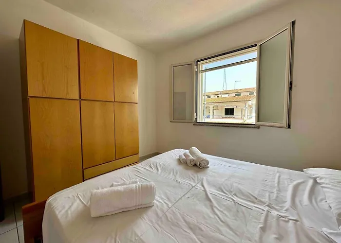 Corallo Spacious Place To Steps From The Sea La Caletta